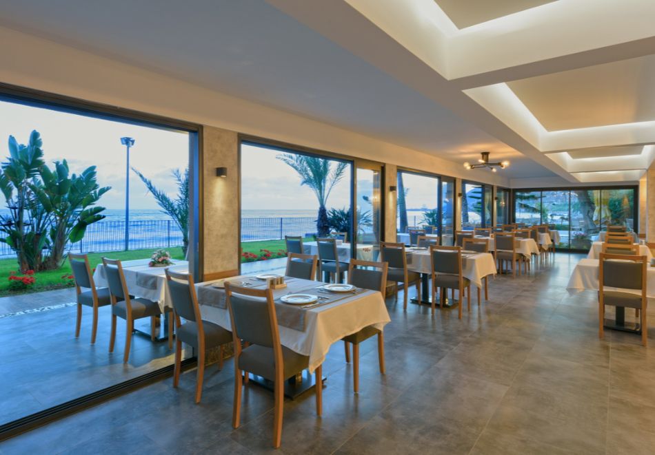 На първа линия в FLORIA BEACH HOTEL 4*, Алания, Турция: Чартърен полет от София + 7 All Inclusive нощувки на човек + басейн и частен плаж, снимка 7