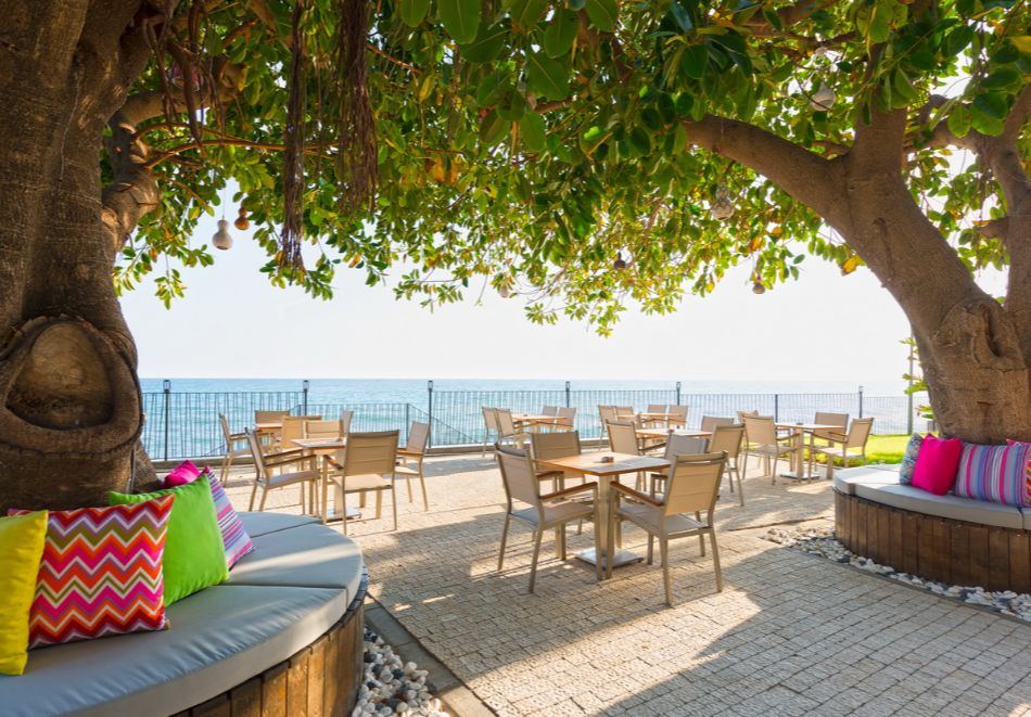 На първа линия в FLORIA BEACH HOTEL 4*, Алания, Турция: Чартърен полет от София + 7 All Inclusive нощувки на човек + басейн и частен плаж, снимка 11