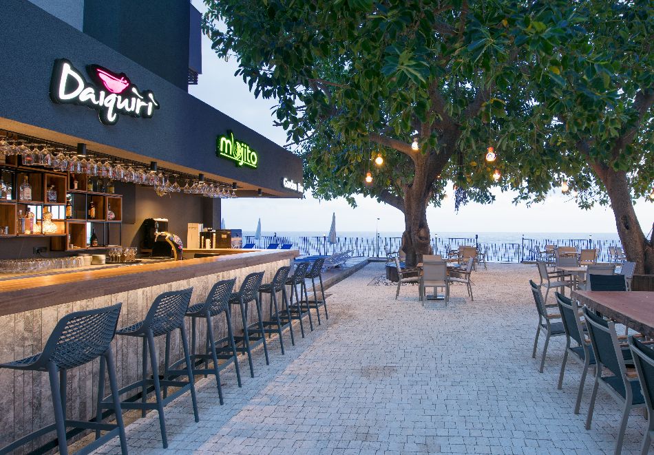 На първа линия в FLORIA BEACH HOTEL 4*, Алания, Турция: Чартърен полет от София + 7 All Inclusive нощувки на човек + басейн и частен плаж, снимка 5