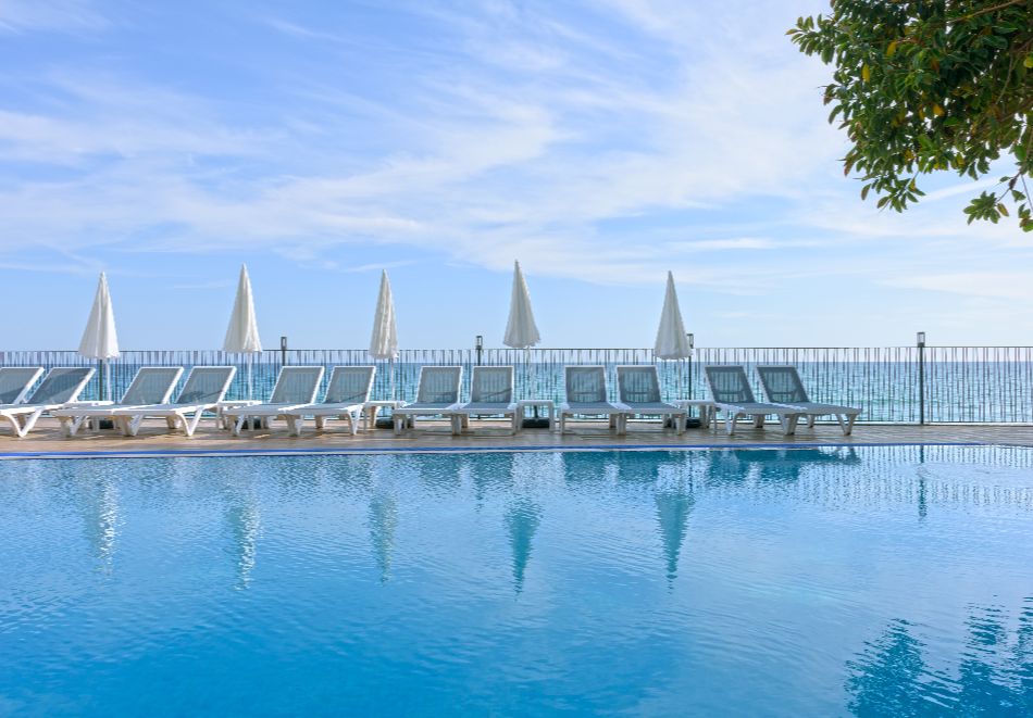 На първа линия в FLORIA BEACH HOTEL 4*, Алания, Турция: Чартърен полет от София + 7 All Inclusive нощувки на човек + басейн и частен плаж, снимка 3