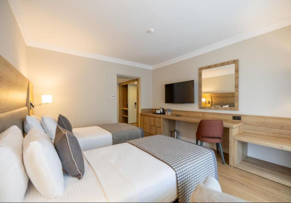 На 250м. от плажа в Кушадасъ, Турция: Автобусен транспорт + 7 нощувки на човек на база All Inclusive в PROXIMA HOTEL 4*. Дете до 11.99г. безплатно!, снимка 4