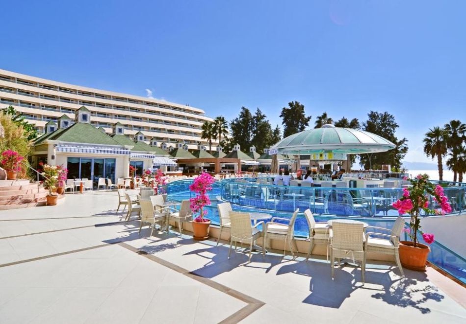 На първа линия в Кушадасъ, Турция: Транспорт + 7 нощувки на човек на база Ultra All inclusive + басейни в хотел Grand Blue Sky 4*. Дете до 11.99 безплатно!, снимка 3