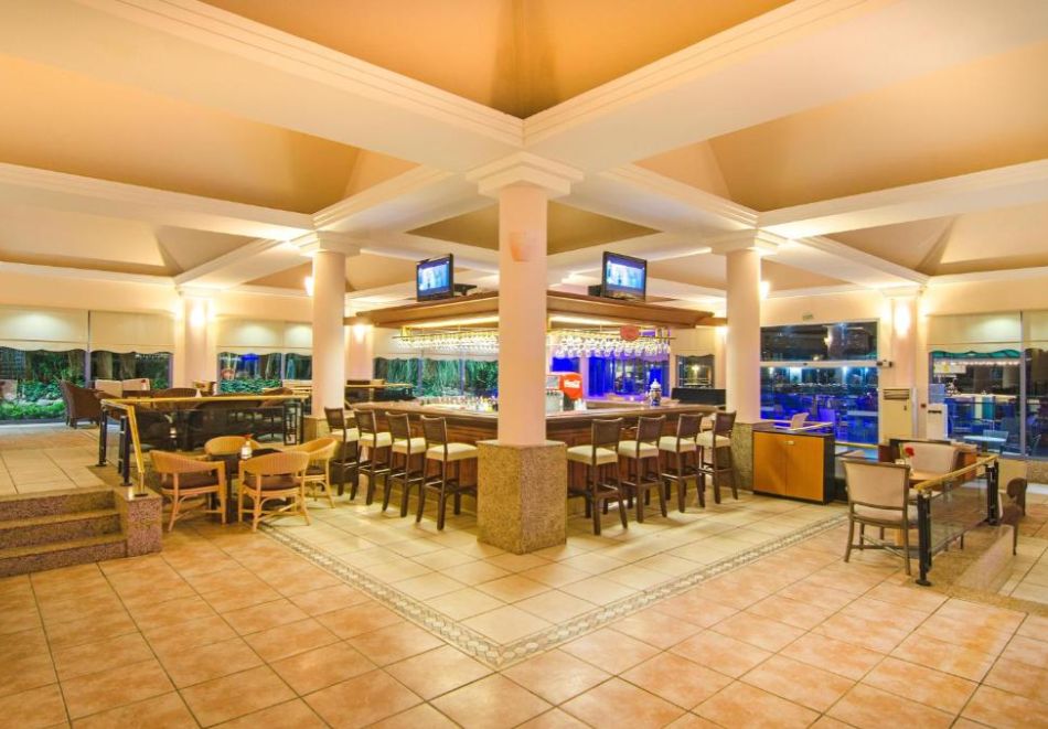 На първа линия в Кушадасъ, Турция: Транспорт + 7 нощувки на човек на база Ultra All inclusive + басейни в хотел Grand Blue Sky 4*. Дете до 11.99 безплатно!, снимка 6