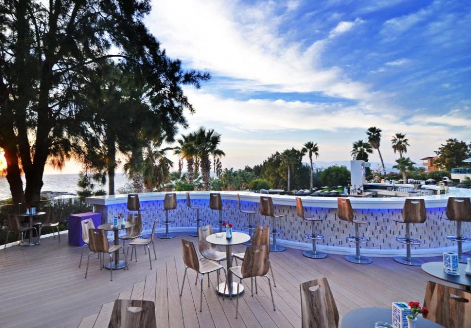 На първа линия в Кушадасъ, Турция: Транспорт + 7 нощувки на човек на база Ultra All inclusive + басейни в хотел Grand Blue Sky 4*. Дете до 11.99 безплатно!, снимка 10