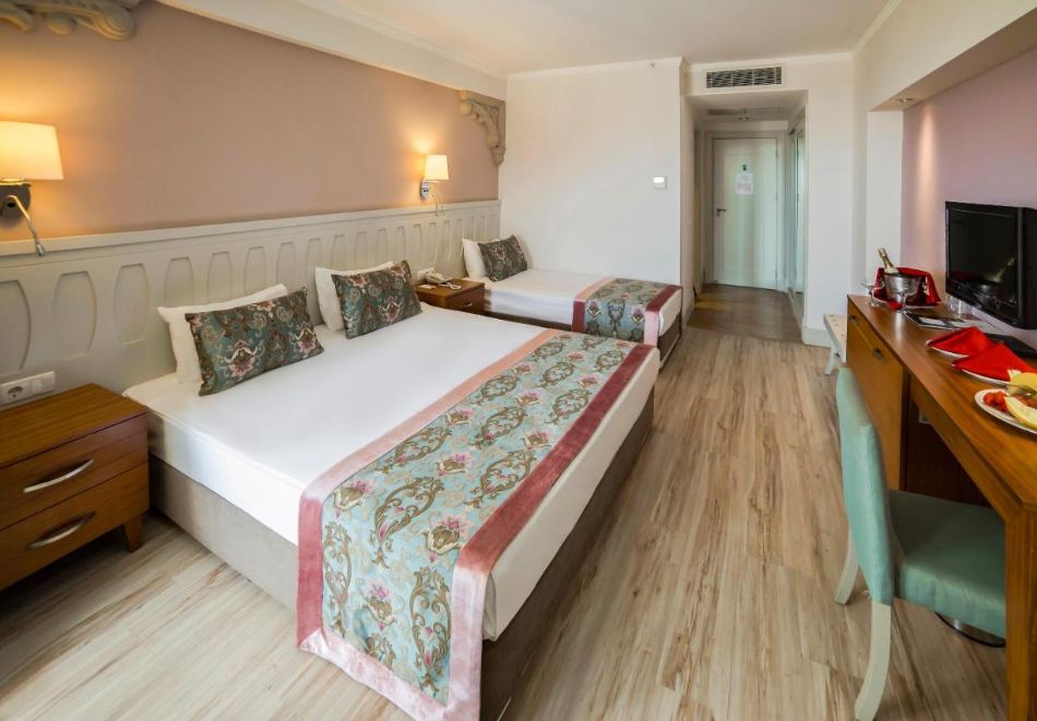 На 250м. от плажа в Сиде, Турция: Автобусен транспорт + 7 нощувки на човек на база Ultra Аll Inclusive + басейни в SIDE CROWN SERENITY 5*. Дете до 11.99г. безплатно!, снимка 7