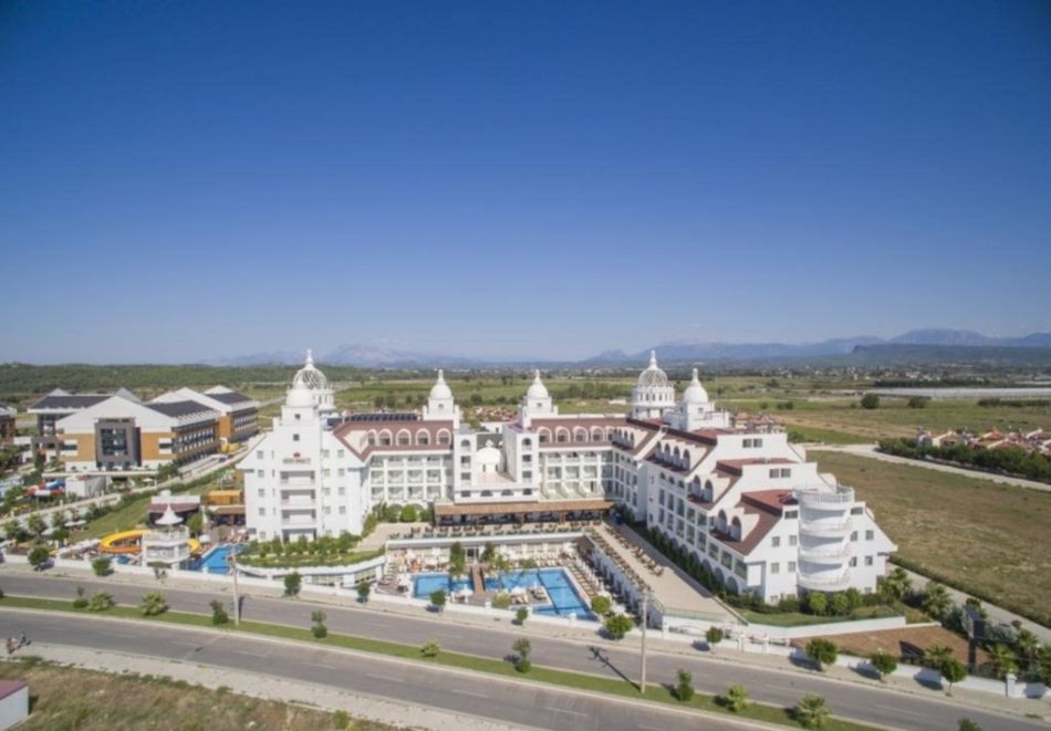 На 250м. от плажа в Сиде, Турция: Автобусен транспорт + 7 нощувки на човек на база Ultra Аll Inclusive + басейни в SIDE CROWN SERENITY 5*. Дете до 11.99г. безплатно!, снимка 2