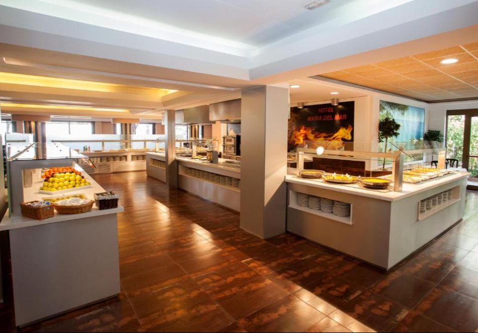 Ранни записвания за Коста Брава, Испания: 7 нощувки на човек със закуски и вечери + самолетен билет от София + панорамна обиколка на Барселона в хотел Maria Del Mar 4*, снимка 4