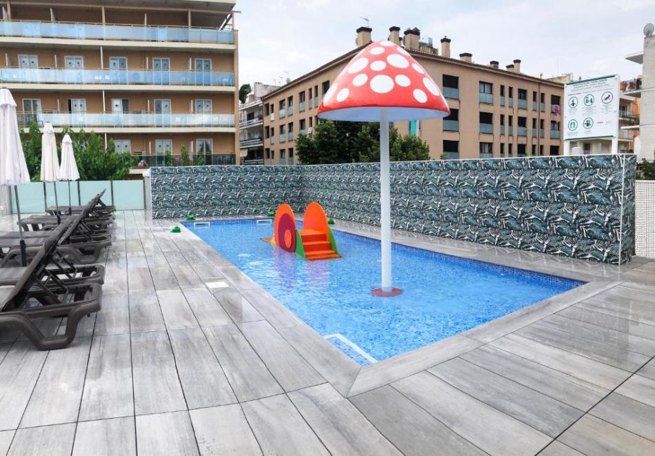 Ранни записвания за Коста Брава, Испания: 7 нощувки на човек със закуски и вечери + самолетен билет от София + панорамна обиколка на Барселона в хотел Maria Del Mar 4*, снимка 6