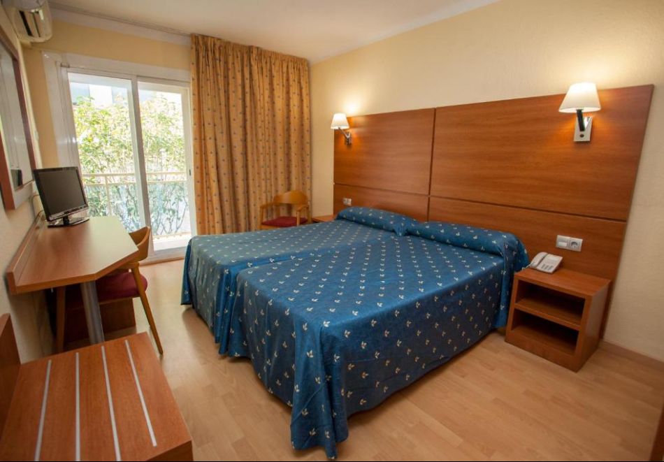 Ранни записвания за Коста Брава, Испания: 7 нощувки на човек със закуски и вечери + самолетен билет от София + панорамна обиколка на Барселона в хотел Maria Del Mar 4*, снимка 8