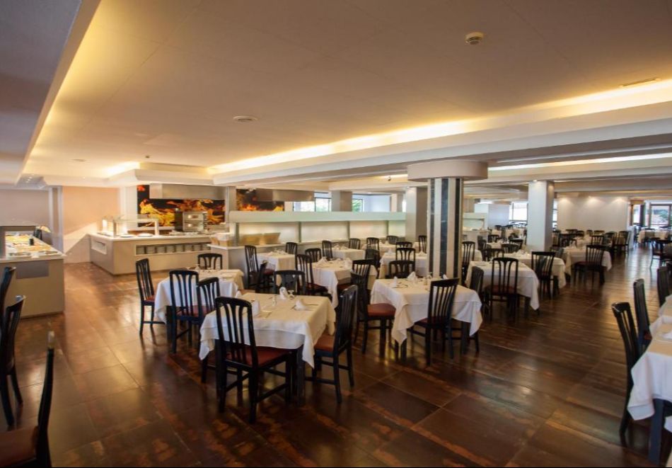 Ранни записвания за Коста Брава, Испания: 7 нощувки на човек със закуски и вечери + самолетен билет от София + панорамна обиколка на Барселона в хотел Maria Del Mar 4*, снимка 9