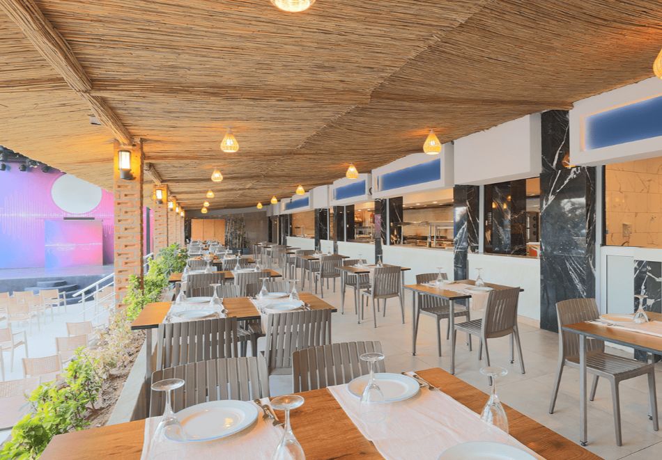 На първа линия в Алания, Турция: Автобусен транспорт + 7 нощувки на човек на база Ultra All Inclusive в EOS BEACH RESORT 4*, снимка 7