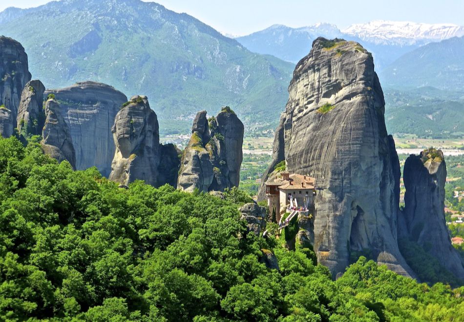 Великден в Паралия Катерини, Гърция + екскурзия до Метеора: Автобусен транспорт + 2 нощувки на човек със закуски и Празнична вечеря с жива музика, снимка 5