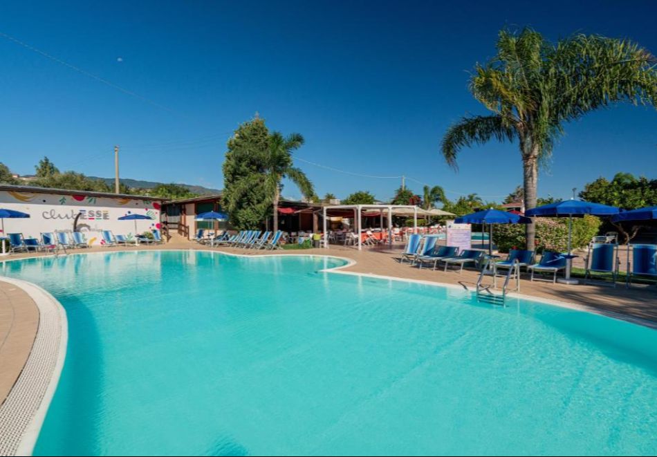 На метри от плажа в Калабрия, Италия: Полет от София + 7 нощувки за двама на All Inclusive в CLUB ESSE AQUILIA 4*, снимка 4