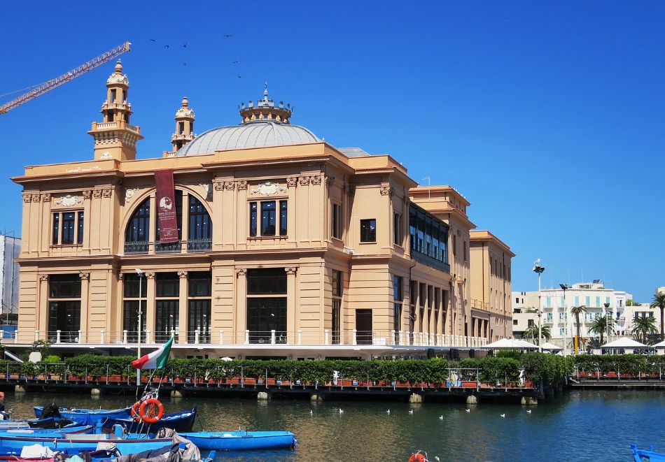 Екскурзия до Бари, Италия: Полет от София + 3 нощувки на човек със закуски. Възможност за посещение на Локоротондо, Алберобело, Полиняно а Маре и Мъртвия град - Матера., снимка 2