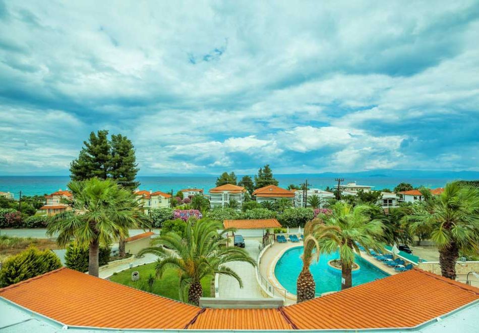 На 200м. от плажа в Пефкохори, Гърция: Нощувка на човек със закуска и вечеря + басейн в хотел Anna Maria Paradise***, снимка 8