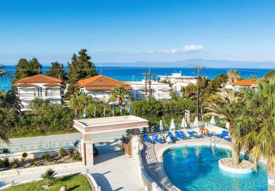 На 200м. от плажа в Пефкохори, Гърция: Нощувка на човек със закуска и вечеря + басейн в хотел Anna Maria Paradise***, снимка 7