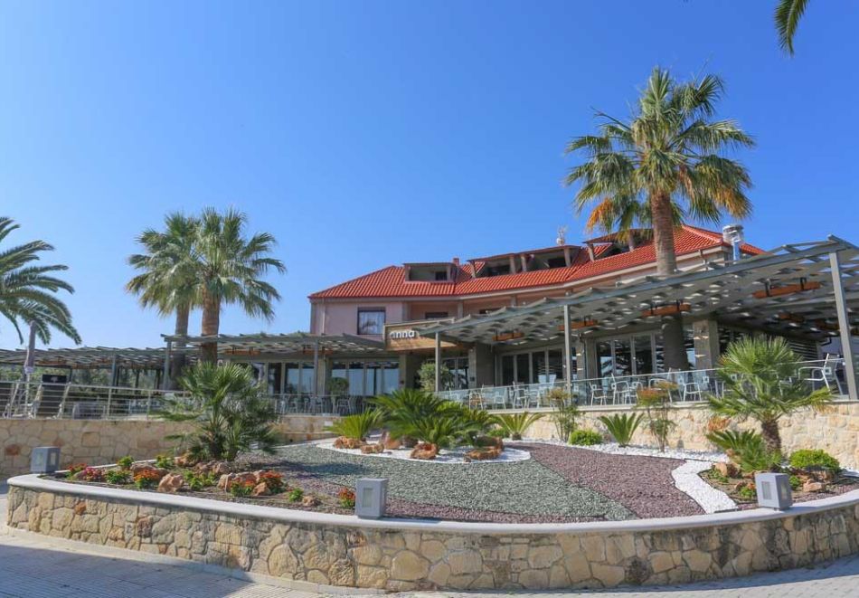 На 200м. от плажа в Пефкохори, Гърция: Нощувка на човек със закуска и вечеря + басейн в хотел Anna Maria Paradise***, снимка 5