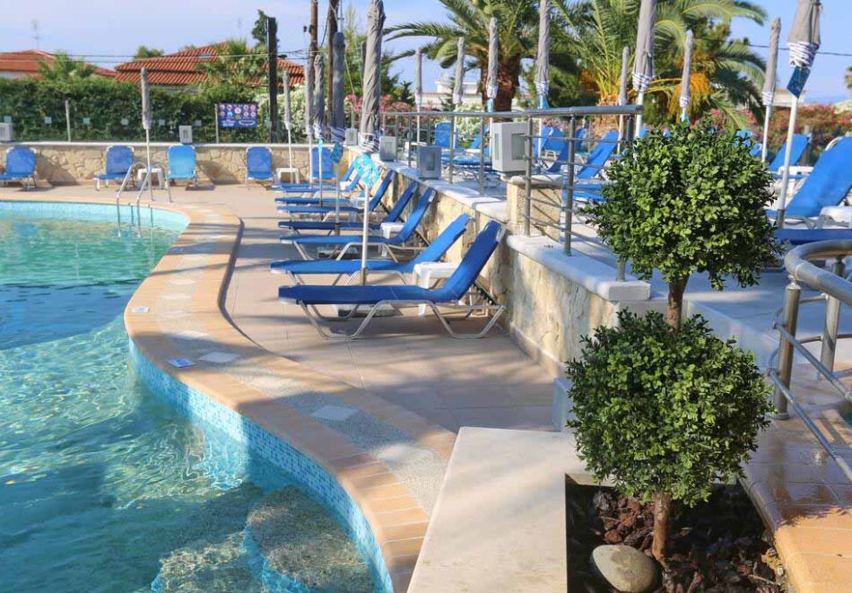 На 200м. от плажа в Пефкохори, Гърция: Нощувка на човек със закуска и вечеря + басейн в хотел Anna Maria Paradise***, снимка 9