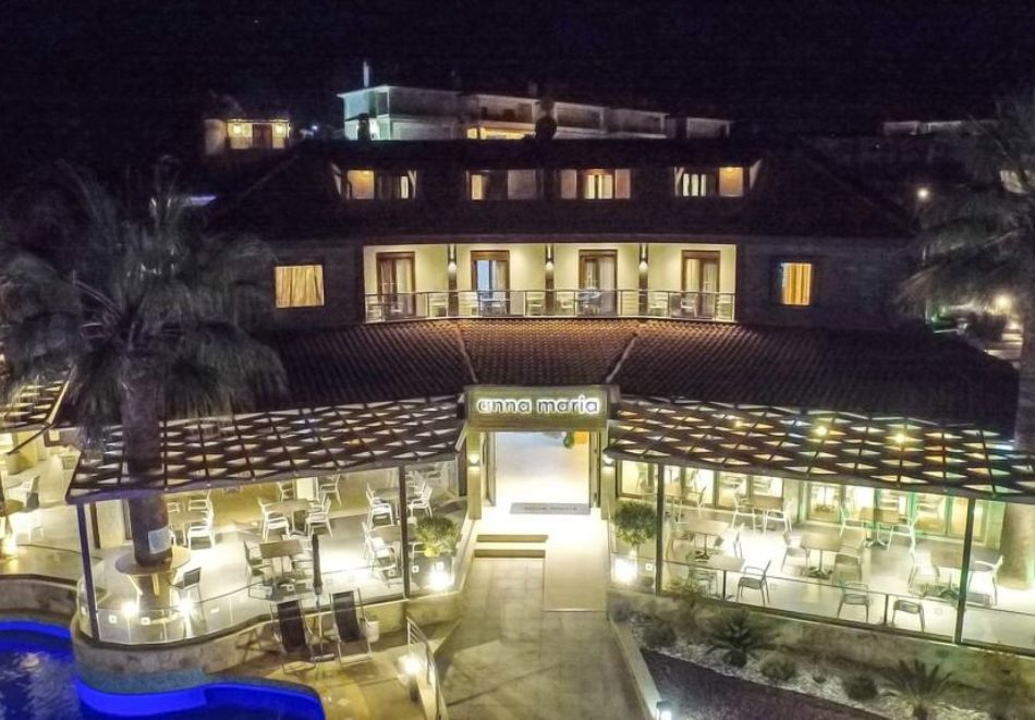 На 200м. от плажа в Пефкохори, Гърция: Нощувка на човек със закуска и вечеря + басейн в хотел Anna Maria Paradise***, снимка 4