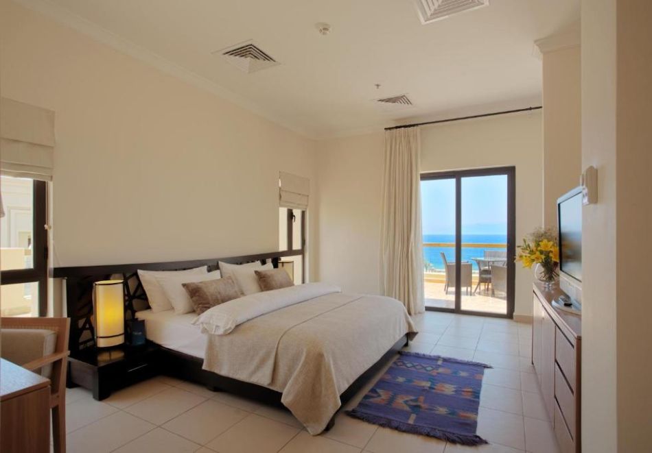 На първа линия в Акаба, Йордания за 8-ми март: Полет от София + 7 нощувки на човек със закуски в Grand Tala Bay Resort Premium 5*. Възможност за посещение на град Петра и сафари в пустинята Уади Рум, снимка 7