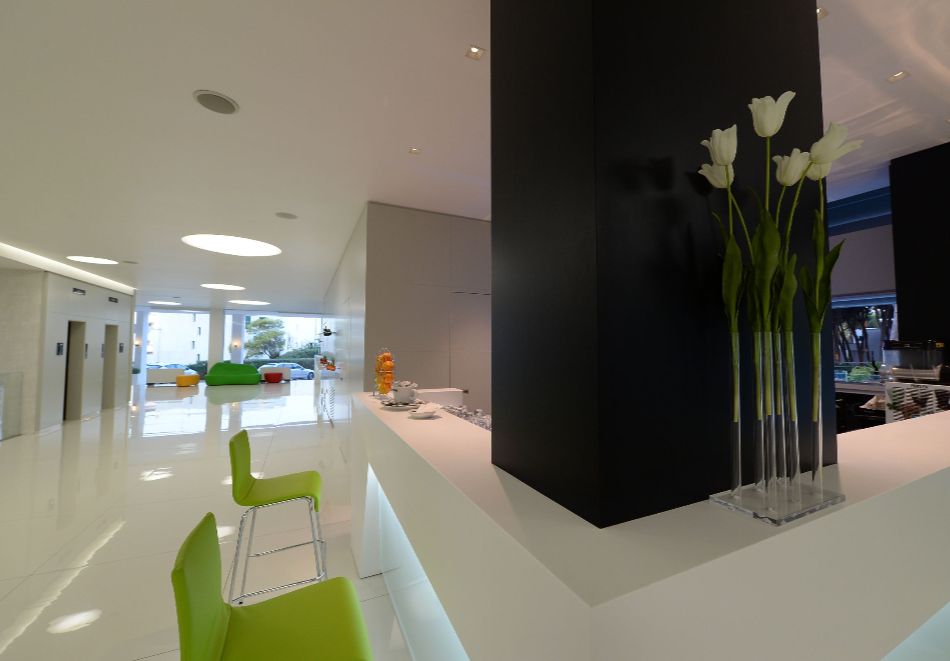 На първа линия в Бая Домиция, Кампания, Италия: Полет от София + 7 нощувки на човек със закуски и вечери в хотел Giulivo Lux 4*  + басейн и частен плаж, снимка 9