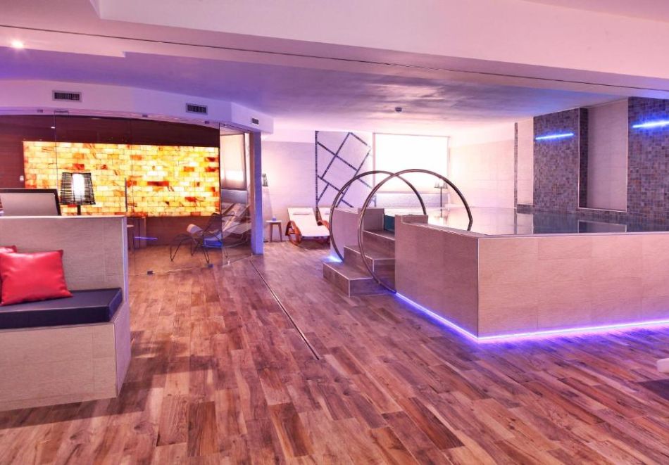 На 250м. от плажа в Пулия, Италия + обиколка на Бари: Полет от София + 7 нощувки на човек със закуски и вечери в Akiris Resort 4*, снимка 5