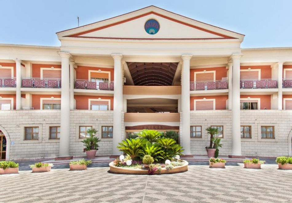 На 250м. от плажа в Пулия, Италия + обиколка на Бари: Полет от София + 7 нощувки на човек със закуски и вечери в Akiris Resort 4*, снимка 2