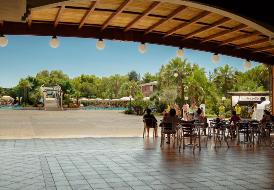 На 250м. от плажа в Пулия, Италия + обиколка на Бари: Полет от София + 7 нощувки на човек със закуски и вечери в Akiris Resort 4*, снимка 7