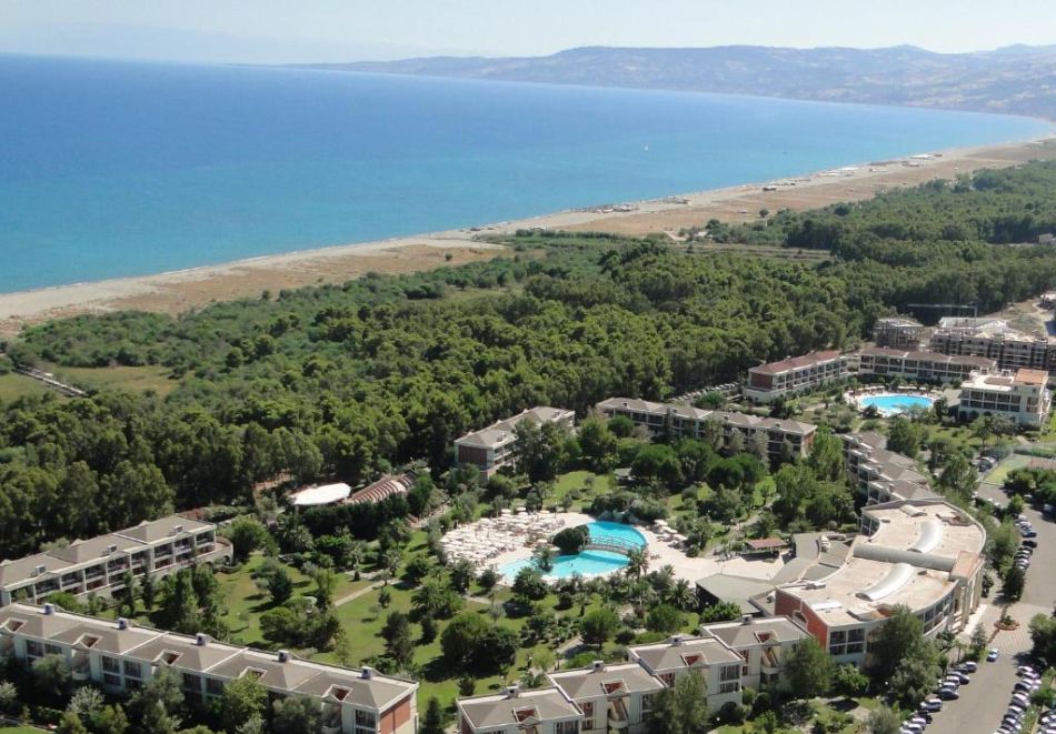 На 250м. от плажа в Пулия, Италия + обиколка на Бари: Полет от София + 7 нощувки на човек със закуски и вечери в Akiris Resort 4*, снимка 11