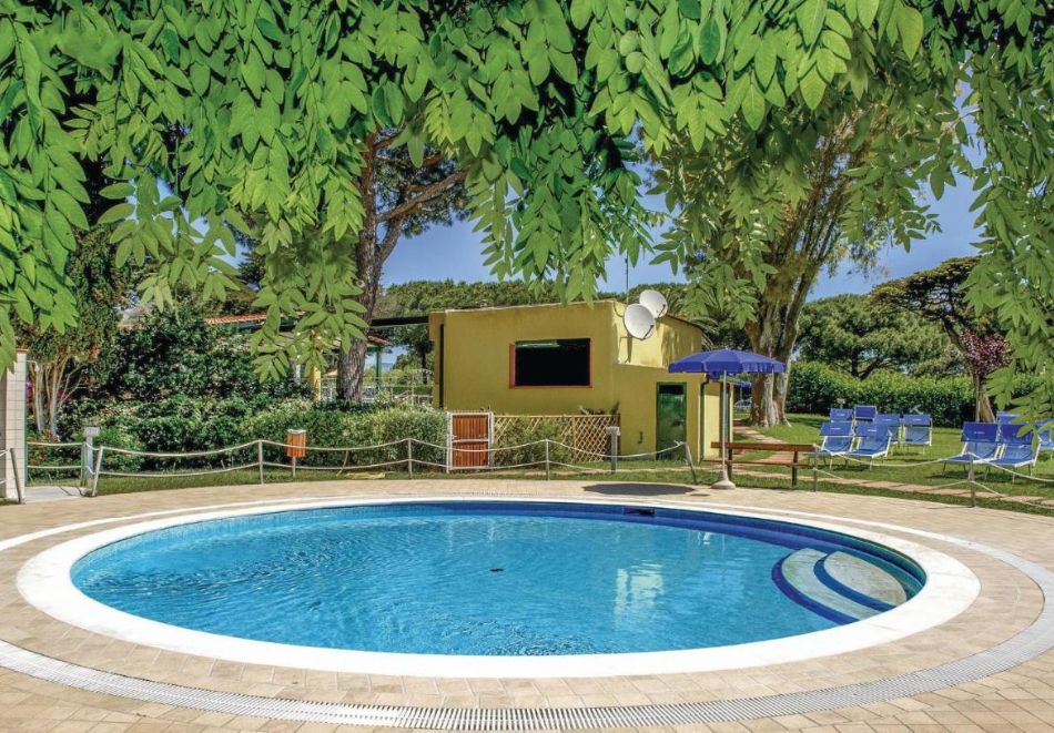 Ранни записвания на метри от плажа в Кампания, Италия: Полет от София + 7 нощувки на човек със закуски и вечери в хотел La Serra Italy Village Beach Resort 4* + басейн, чадър и шезлонг на плажа, снимка 5