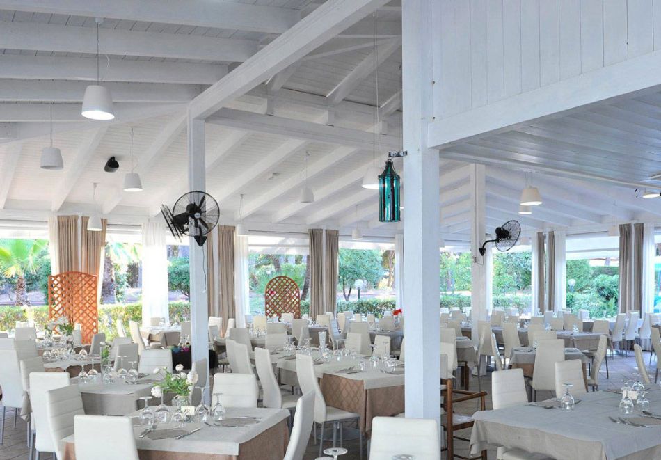 Ранни записвания на метри от плажа в Кампания, Италия: Полет от София + 7 нощувки на човек със закуски и вечери в хотел La Serra Italy Village Beach Resort 4* + басейн, чадър и шезлонг на плажа, снимка 10