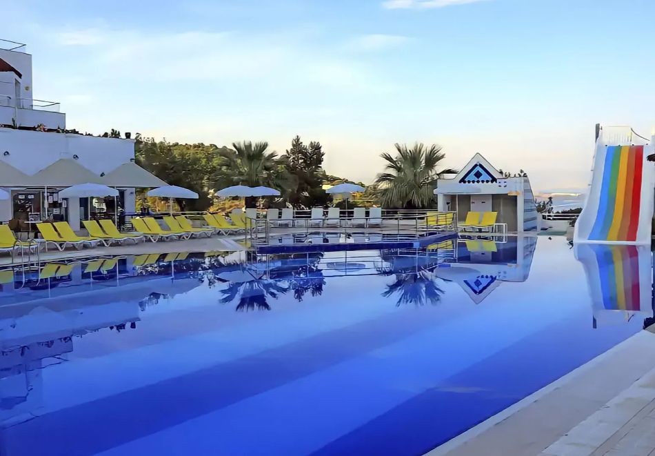 На 200м. от плажа в Бодрум, Турция: Самолетен билет от София + 7 нощувки на човек на база All Inclusive в Roseira Beach Resort 4*, снимка 4