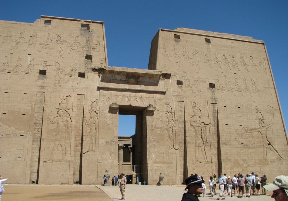 Круиз по р. Нил от Кайро, Египет: Полет от София + 3 нощувки на човек на круизен кораб + 2 нощувки в Хургада + 2 нощувки в Кайро + посещение на Пирамидите, Сфинкса и Националния Египетски музей, снимка 4