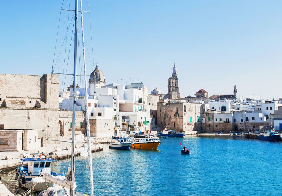 Обиколен тур на Пулия, Италия: Полет от София + 7 нощувки със закуски и вечери на човек + екскурзии до Бари и Полиняно а Маре, Матера, Алберобело и Локоротондо, Лече и Отранто, Галиполи и Санта Мария ди Леука, Остуни и Монополи, снимка 2