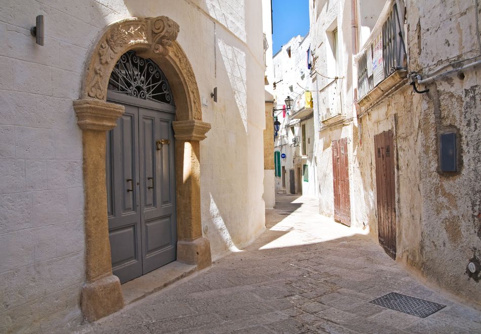 Обиколен тур на Пулия, Италия: Полет от София + 7 нощувки със закуски и вечери на човек + екскурзии до Бари и Полиняно а Маре, Матера, Алберобело и Локоротондо, Лече и Отранто, Галиполи и Санта Мария ди Леука, Остуни и Монополи, снимка 4