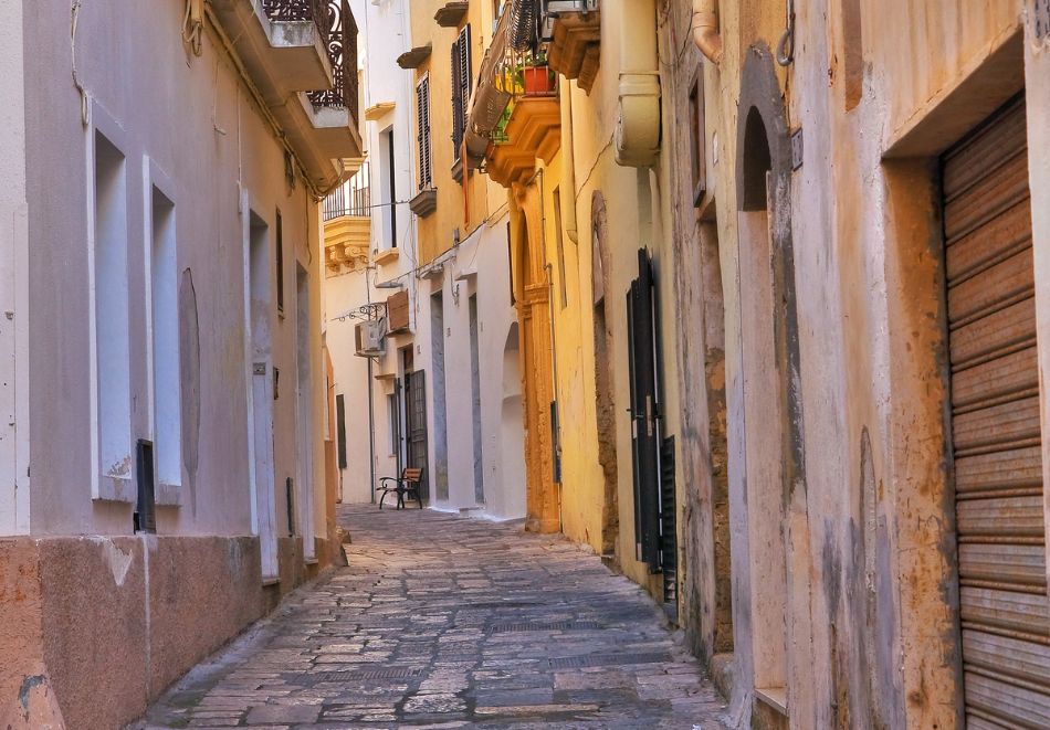 Обиколен тур на Пулия, Италия: Полет от София + 7 нощувки със закуски и вечери на човек + екскурзии до Бари и Полиняно а Маре, Матера, Алберобело и Локоротондо, Лече и Отранто, Галиполи и Санта Мария ди Леука, Остуни и Монополи, снимка 5