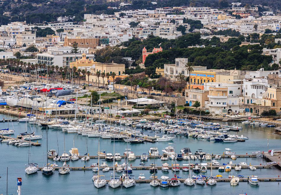 Обиколен тур на Пулия, Италия: Полет от София + 7 нощувки със закуски и вечери на човек + екскурзии до Бари и Полиняно а Маре, Матера, Алберобело и Локоротондо, Лече и Отранто, Галиполи и Санта Мария ди Леука, Остуни и Монополи, снимка 7