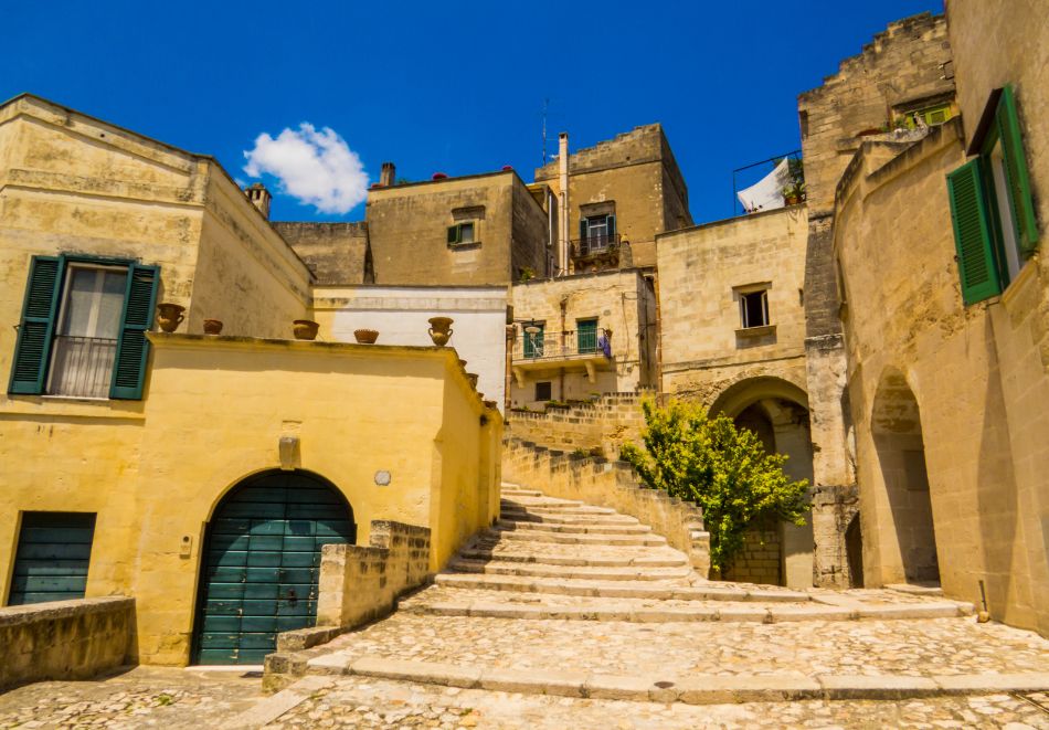 Обиколен тур на Пулия, Италия: Полет от София + 7 нощувки със закуски и вечери на човек + екскурзии до Бари и Полиняно а Маре, Матера, Алберобело и Локоротондо, Лече и Отранто, Галиполи и Санта Мария ди Леука, Остуни и Монополи, снимка 12