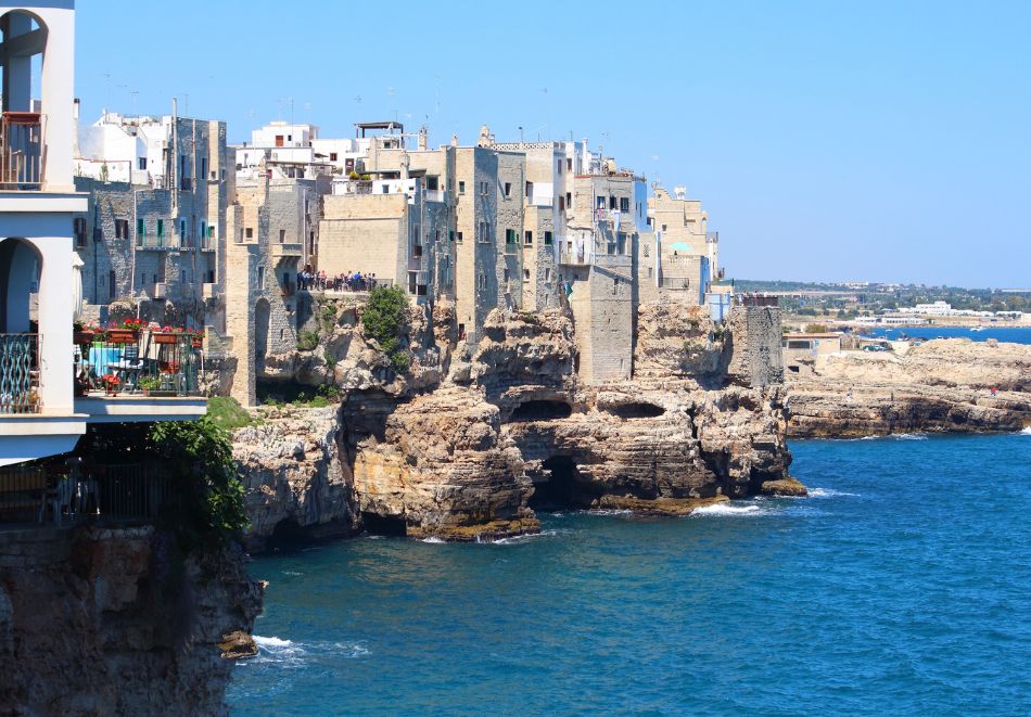 Обиколен тур на Пулия, Италия: Полет от София + 7 нощувки със закуски и вечери на човек + екскурзии до Бари и Полиняно а Маре, Матера, Алберобело и Локоротондо, Лече и Отранто, Галиполи и Санта Мария ди Леука, Остуни и Монополи, снимка 16