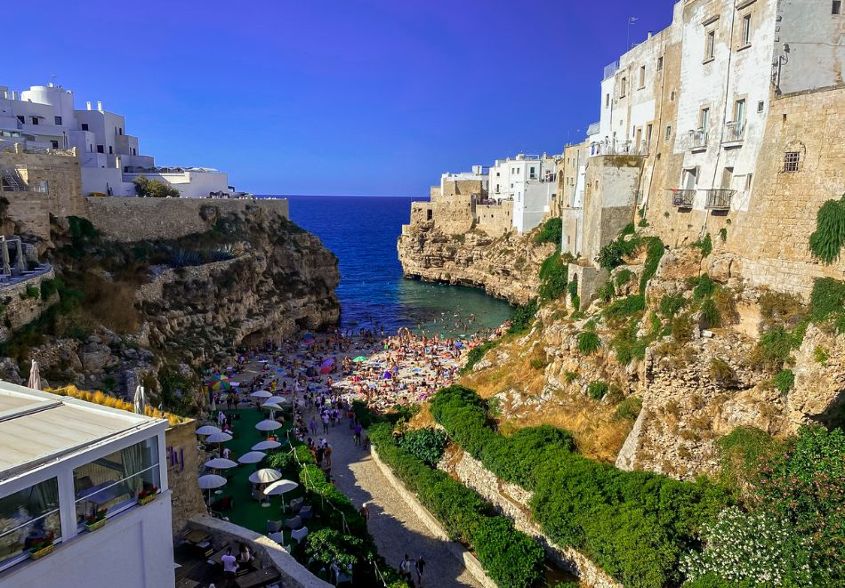 Обиколен тур на Пулия, Италия: Полет от София + 7 нощувки със закуски и вечери на човек + екскурзии до Бари и Полиняно а Маре, Матера, Алберобело и Локоротондо, Лече и Отранто, Галиполи и Санта Мария ди Леука, Остуни и Монополи, снимка 17