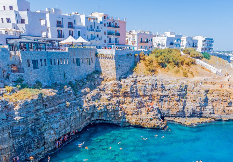 Обиколен тур на Пулия, Италия: Полет от София + 7 нощувки със закуски и вечери на човек + екскурзии до Бари и Полиняно а Маре, Матера, Алберобело и Локоротондо, Лече и Отранто, Галиполи и Санта Мария ди Леука, Остуни и Монополи, снимка 19