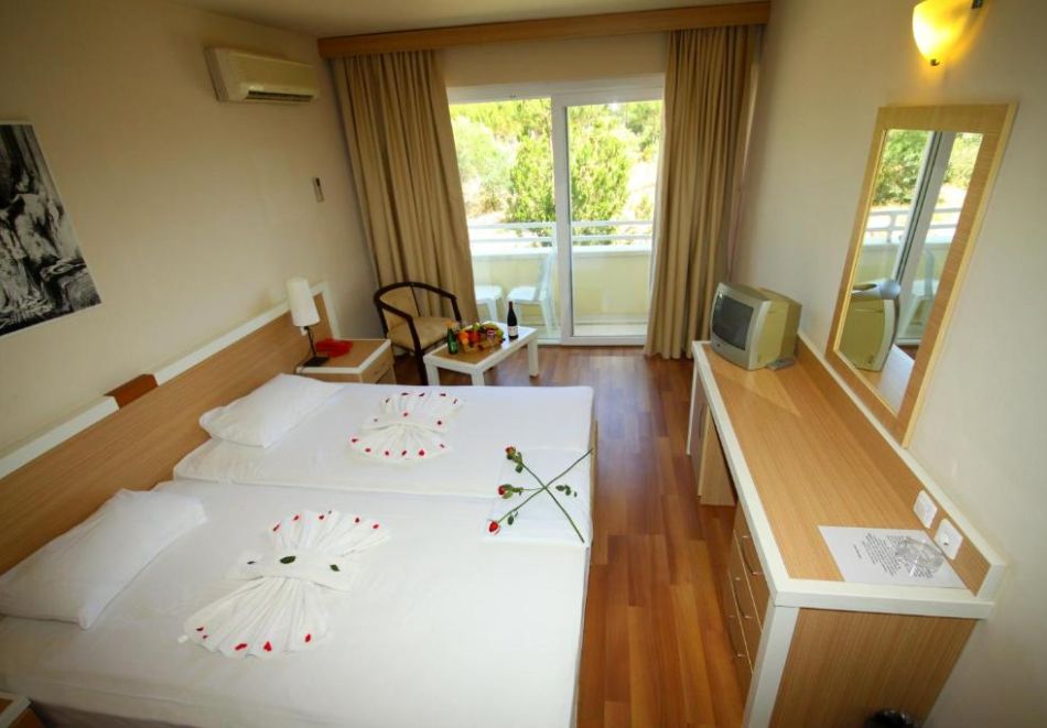 На първа линия в Дидим, Турция: Полет от София + 7 All Inclusive нощувки на човек в TUNTAS BEACH HOTEL, снимка 4