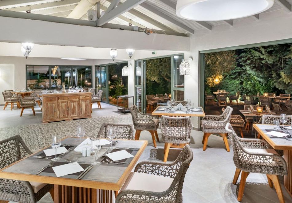 На 300м. от плажа в Псакудия, Гърция: Нощувка на човек със закуска и вечеря + басейн в хотел Philoxenia****, Ситония, снимка 15