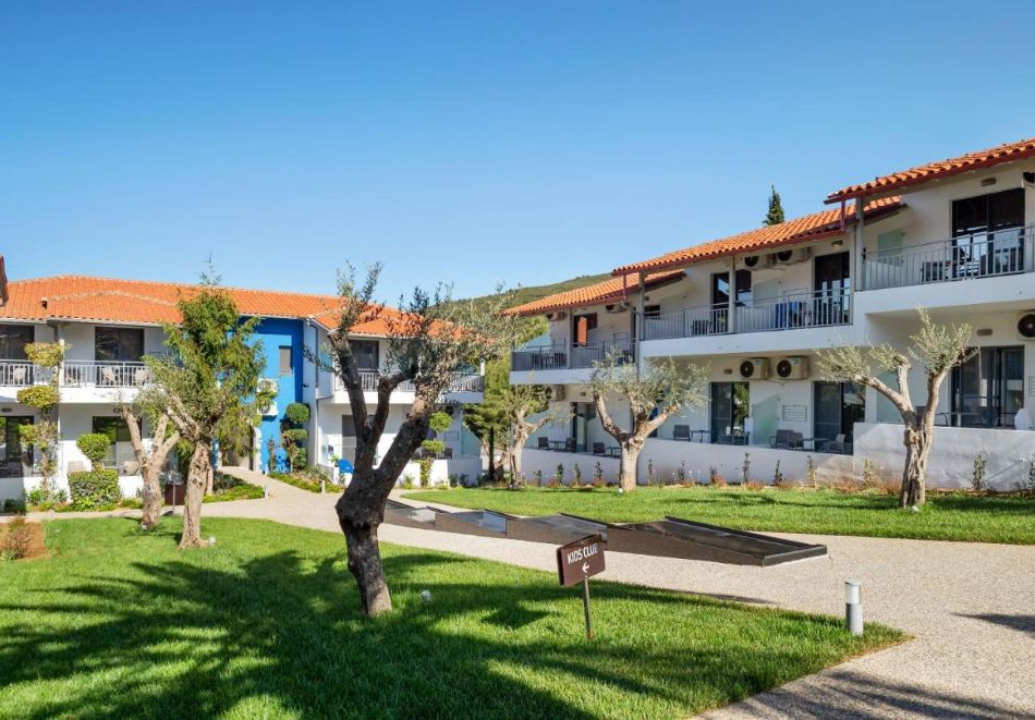 На 300м. от плажа в Псакудия, Гърция: Нощувка на човек със закуска и вечеря + басейн в хотел Philoxenia****, Ситония, снимка 3