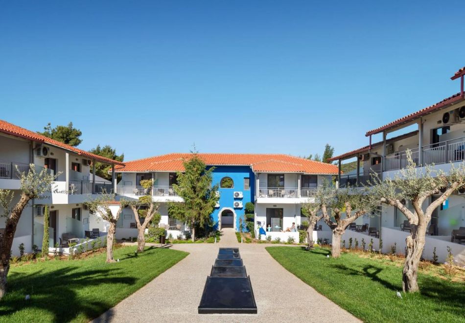 На 300м. от плажа в Псакудия, Гърция: Нощувка на човек със закуска и вечеря + басейн в хотел Philoxenia****, Ситония, снимка 4