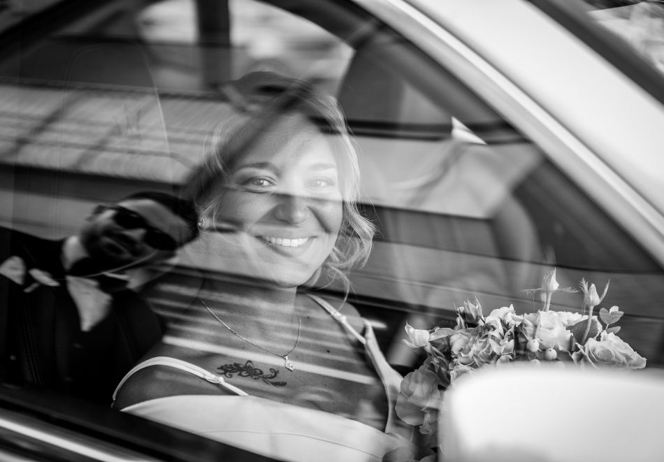 Сватбена фотография: професионално заснемане на цяла сватба до 8 часа + локация по избор + безплатна сватбена фотосесия от Артмейд Студио, снимка 2