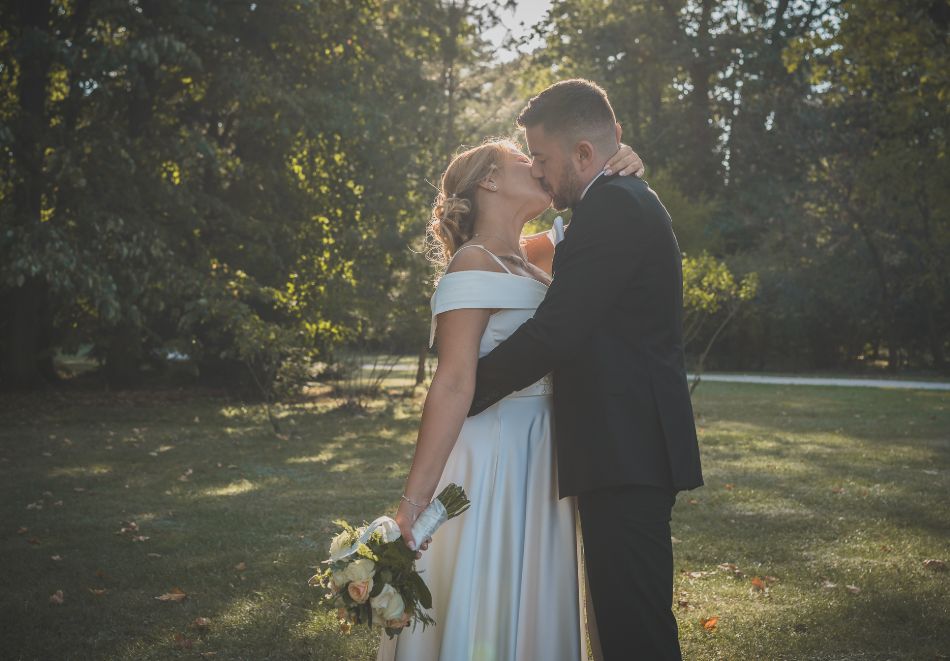 Сватбена фотография: професионално заснемане на цяла сватба до 8 часа + локация по избор + безплатна сватбена фотосесия от Артмейд Студио, снимка 6