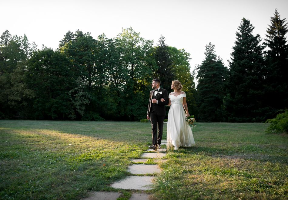 Сватбена фотография: професионално заснемане на цяла сватба до 8 часа + локация по избор + безплатна сватбена фотосесия от Артмейд Студио, снимка 8