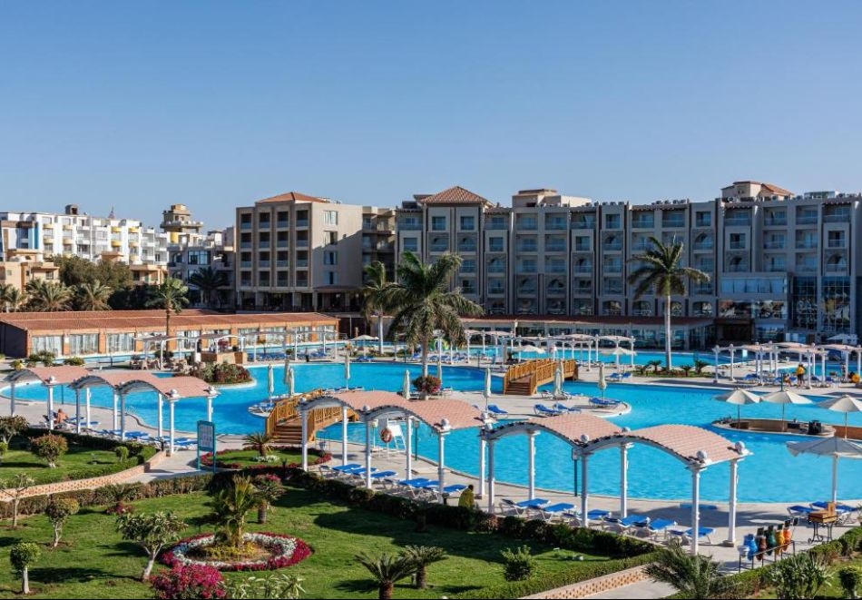 На първа линия в Хургада, Египет: Полет от София + 7 нощувки на човек на база All Inclusive в Sunrise Solara Aqua Park Resort 4*, снимка 2