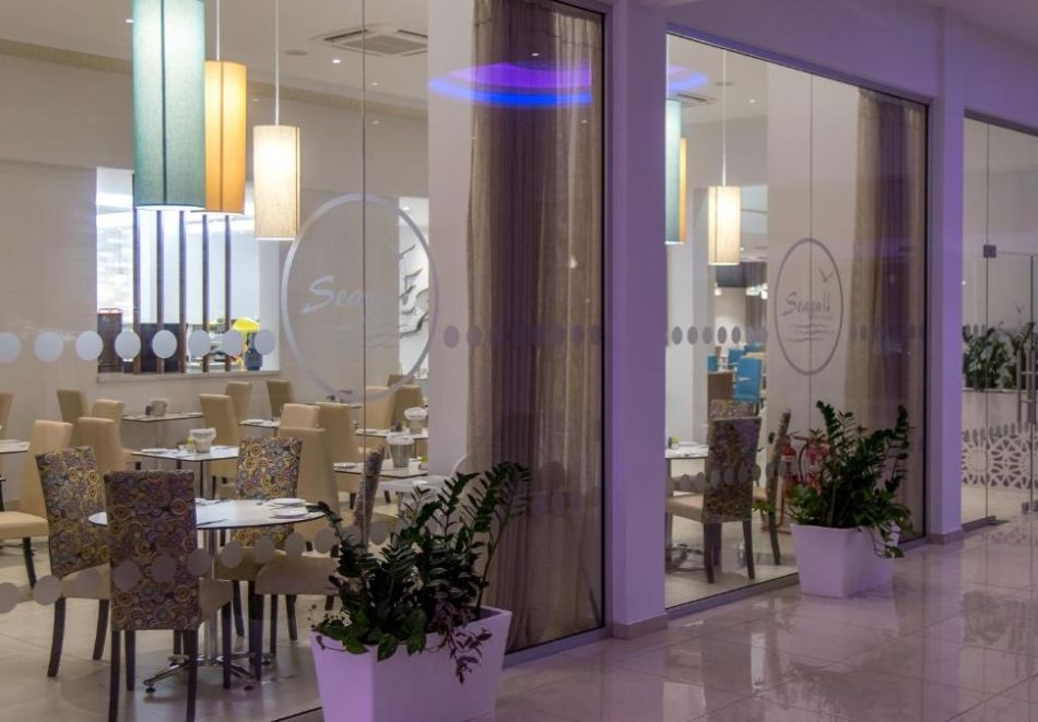 Почивка на 100м. от плажа в Агия Напа, Кипър: Полет от София + 7 нощувки на човек със закуски или закуски и вечери в STAMATIA HOTEL, снимка 11